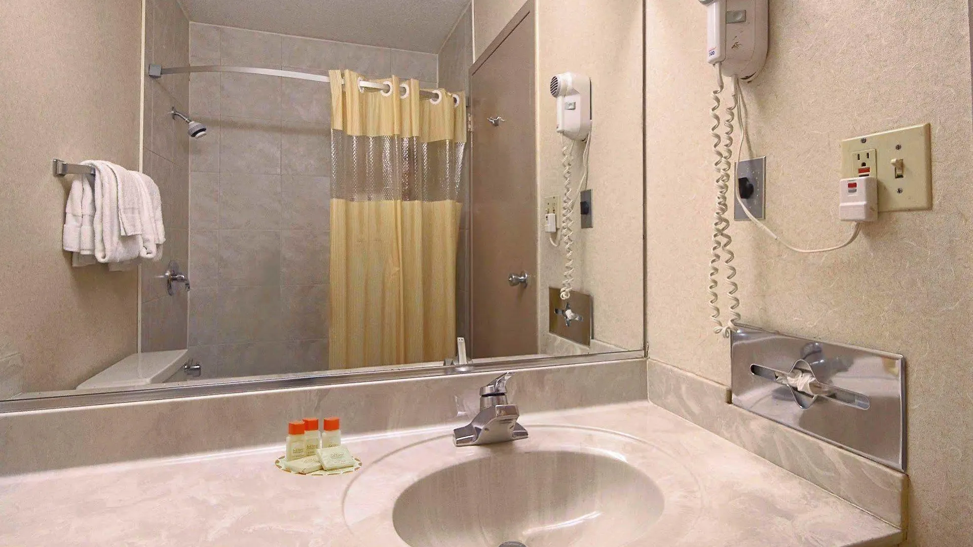 Columbus Grand Hotel & Banquet Center