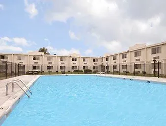 **  Columbus Grand Hotel & Banquet Center United States