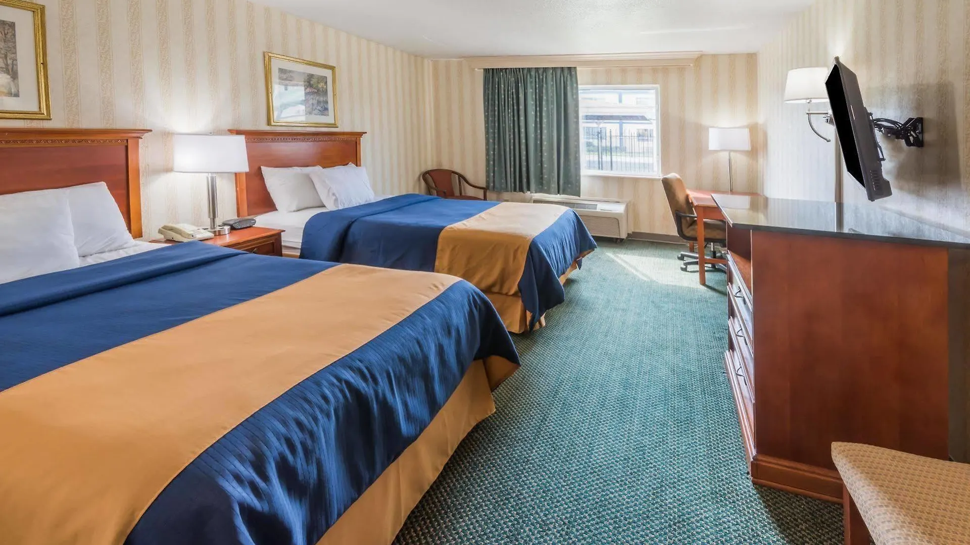 Columbus Grand Hotel & Banquet Center